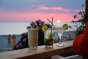 Ninos Grand Beach Hotel & Resort