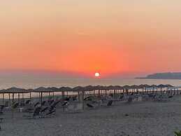 Ninos Grand Beach Hotel & Resort