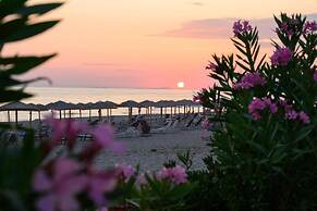 Ninos Grand Beach Hotel & Resort