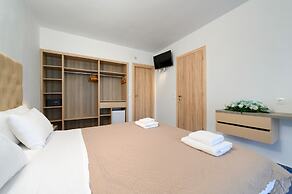 Ninos Grand Beach Hotel & Resort