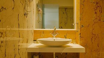 Ninos Grand Beach Hotel & Resort