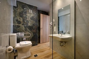 Ninos Grand Beach Hotel & Resort