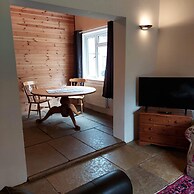 Spacious Self Catering Accommodation Near Hayonwye