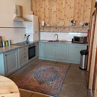 Spacious Self Catering Accommodation Near Hayonwye