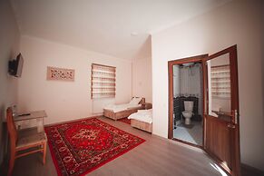 Oqilanur Guest House