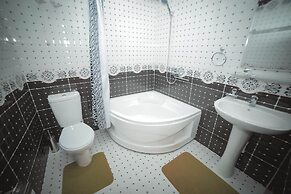 Oqilanur Guest House
