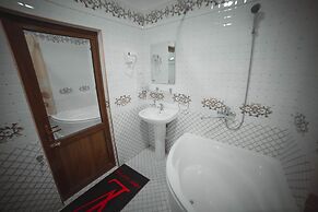 Oqilanur Guest House