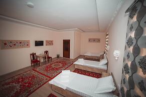 Oqilanur Guest House