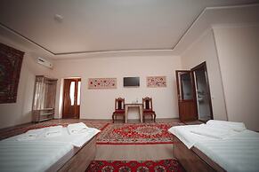 Oqilanur Guest House