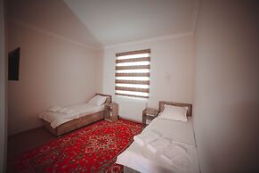Oqilanur Guest House
