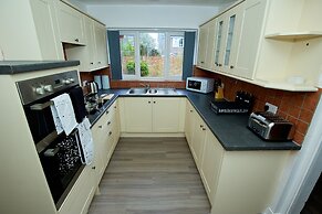 Charming 5-bedroom House in the Heart of Bexley