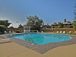 Cozy Family Resort Getaway