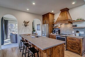 Luxury Mountain Home in Big Canoe! Golf / Lake / EV / Game Room!