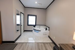 Motel 7 Inn & Suites