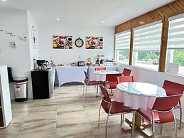 Motel 7 Inn & Suites