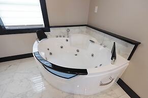 Motel 7 Inn & Suites