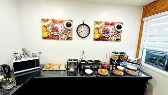 Motel 7 Inn & Suites