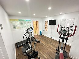 Motel 7 Inn & Suites