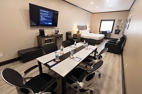 Motel 7 Inn & Suites