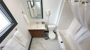 Motel 7 Inn & Suites