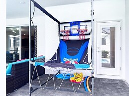 Luxurious Pool Home With Private Pool-2061lc 8 Bedroom Home by RedAwni