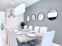 Luxurious Pool Home With Private Pool-2061lc 8 Bedroom Home by RedAwni