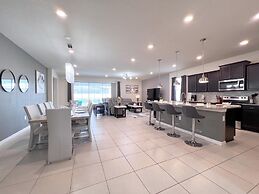 Luxurious Pool Home With Private Pool-2061lc 8 Bedroom Home by RedAwni