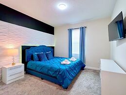 Spacious Home With Fun Decore And Game Room-4544tb 8 Bedroom Home by R