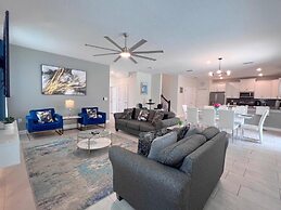 Spacious Home With Fun Decore And Game Room-4544tb 8 Bedroom Home by R