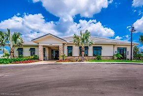 Spacious Home With Fun Decore And Game Room-4544tb 8 Bedroom Home by R