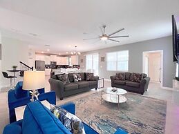 Spacious Home With Fun Decore And Game Room-4544tb 8 Bedroom Home by R