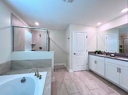 Spacious Home With Fun Decore And Game Room-4544tb 8 Bedroom Home by R