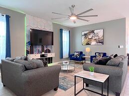 Spacious Home With Fun Decore And Game Room-4544tb 8 Bedroom Home by R