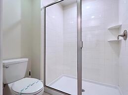 Spacious Home With Fun Decore And Game Room-4544tb 8 Bedroom Home by R