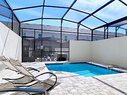 Beautiful Town Home With Splash Pool-1648tpc 5 Bedroom Home by RedAwni