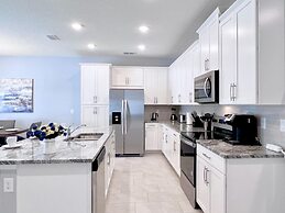 Beautiful Town Home With Splash Pool-1648tpc 5 Bedroom Home by RedAwni