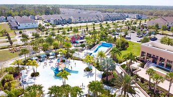 Beautiful Town Home With Splash Pool-1648tpc 5 Bedroom Home by RedAwni