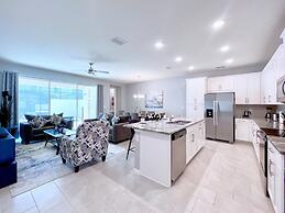 Beautiful Town Home With Splash Pool-1648tpc 5 Bedroom Home by RedAwni