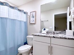 Beautiful Town Home With Splash Pool-1648tpc 5 Bedroom Home by RedAwni