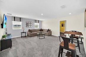 Luxury 6 Bedroom Gated Resort Villa Clo Villa by RedAwning