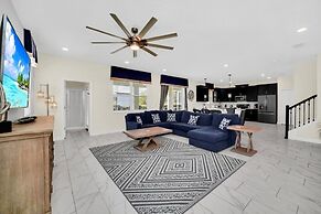 Luxury 6 Bedroom Gated Resort Villa Clo Villa by RedAwning