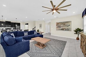 Luxury 6 Bedroom Gated Resort Villa Clo Villa by RedAwning