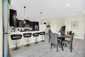 Luxury 6 Bedroom Gated Resort Villa Clo Villa by RedAwning