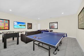 Luxury 6 Bedroom Gated Resort Villa Clo Villa by RedAwning