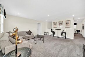 Luxury 6 Bedroom Gated Resort Villa Clo Villa by RedAwning