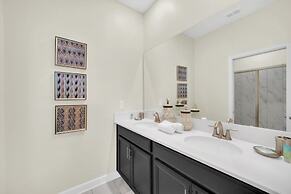 Luxury 6 Bedroom Gated Resort Villa Clo Villa by RedAwning