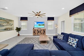 Luxury 6 Bedroom Gated Resort Villa Clo Villa by RedAwning