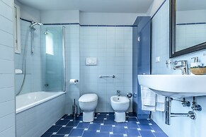 HouSmart Capo di Lucca 1