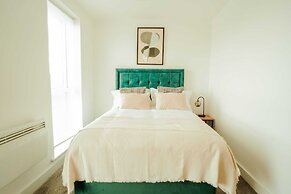 Chic 2 Bedroom Apartment Salford Quays, the Lowry