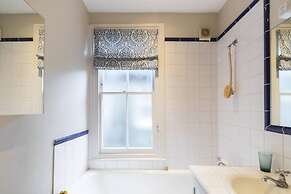 Marvellous 1 bed Fulham Apt w Terrace